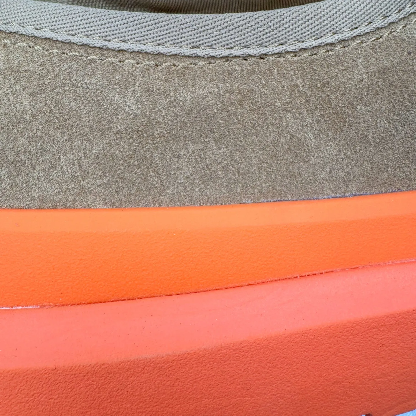 Pick up locally 💰640 UGG 4096 Tasman shallow mouth autumn and winter sheep fur integrated snow boots. All shoes are made from the same factory as ZP. Longfeng A-grade Australian imported sheep fur integrated men's and women's boots. Brand OEM production line. Fully follow the ZP process. OEM original pattern maker. Adhering to the principle of no original shoes and no development selection. Pay attention to every detail. The most authentic version on the market. TREADLITE "Light Wing" technology outsole. Lightweight/durable/flexible/pile size: 35 36 37 38 39 40 41 42 43 44 45 Coding: by3936030